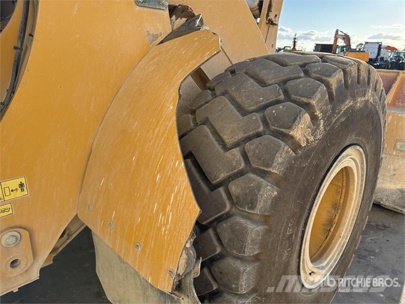 CAT 962M Kolesni nakladalci