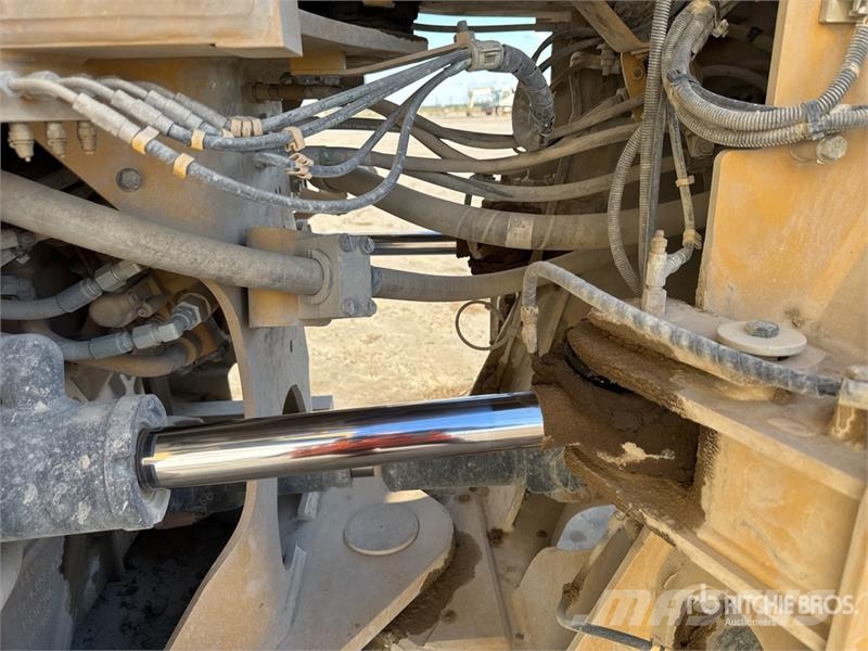 CAT 962M Kolesni nakladalci