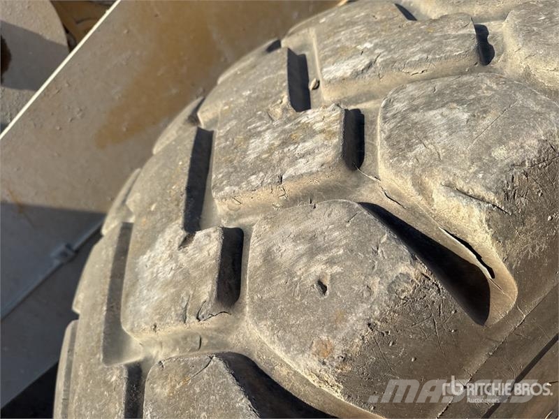 CAT 962M Kolesni nakladalci