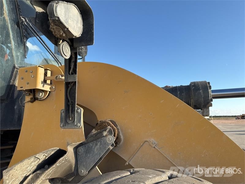 CAT 962M Kolesni nakladalci