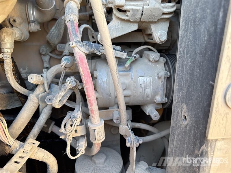 CAT 962M Kolesni nakladalci