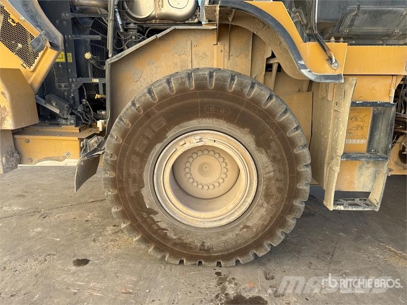 CAT 962M Kolesni nakladalci