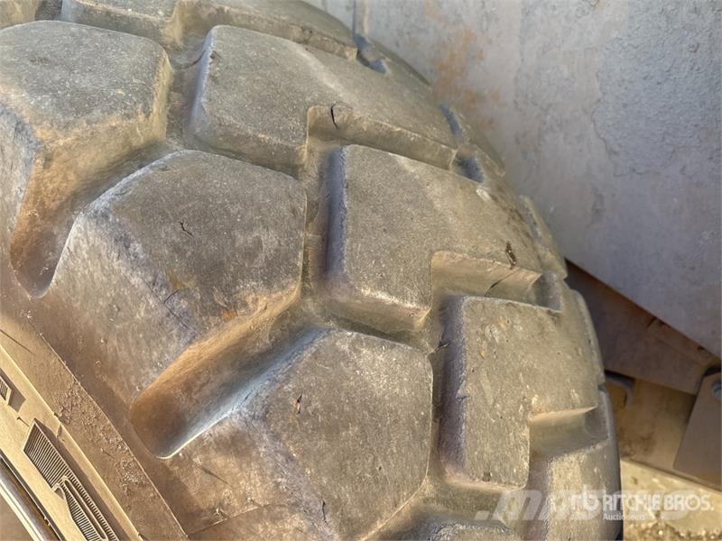 CAT 962M Kolesni nakladalci