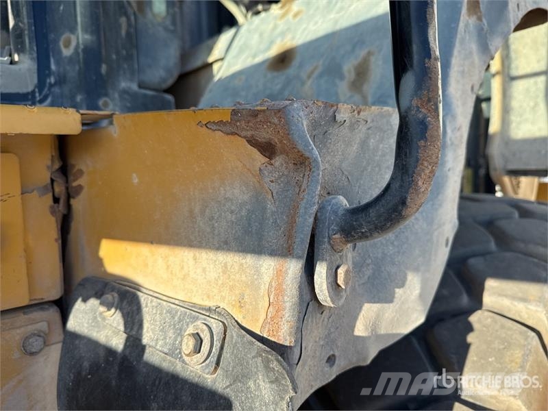 CAT 962M Kolesni nakladalci