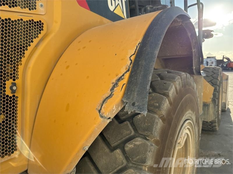 CAT 962M Kolesni nakladalci
