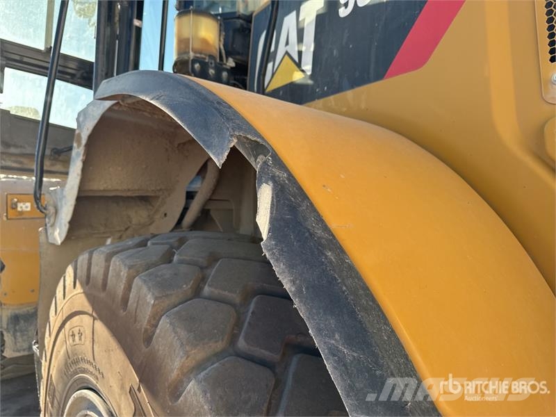 CAT 962M Kolesni nakladalci