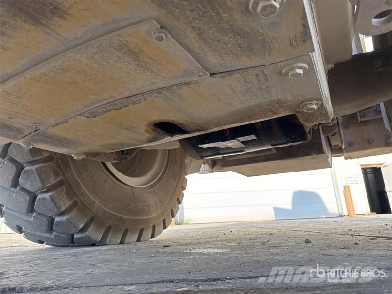 CAT 962M Kolesni nakladalci