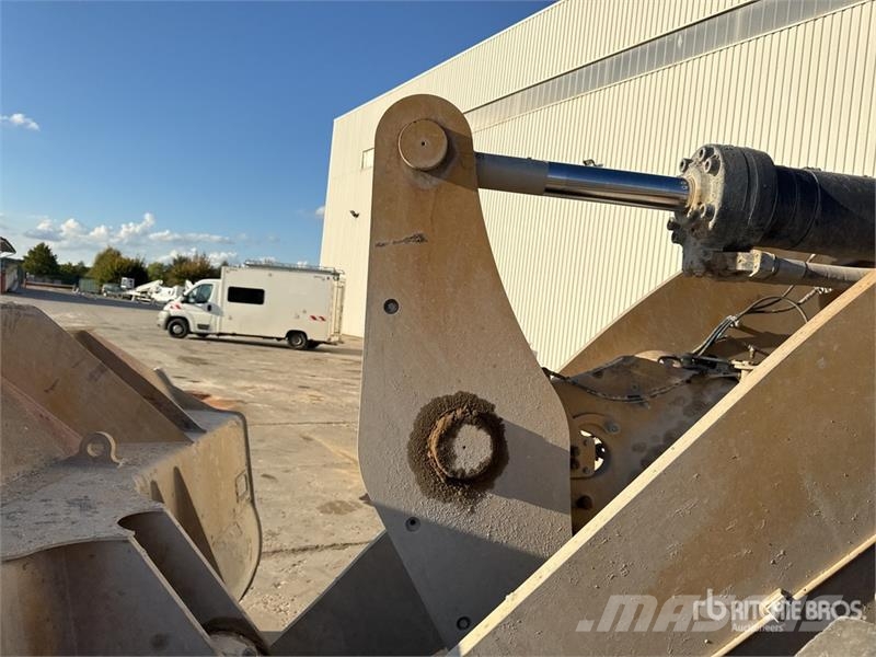 CAT 962M Kolesni nakladalci