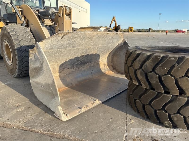 CAT 962M Kolesni nakladalci