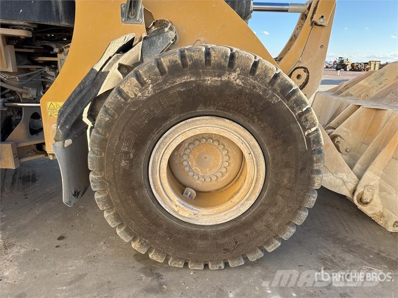 CAT 962M Kolesni nakladalci