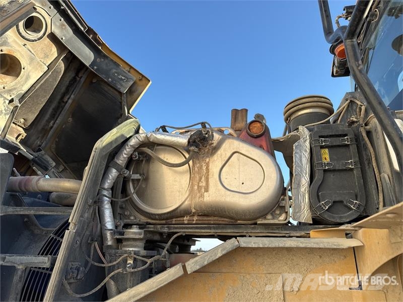 CAT 962M Kolesni nakladalci