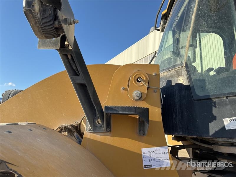 CAT 962M Kolesni nakladalci