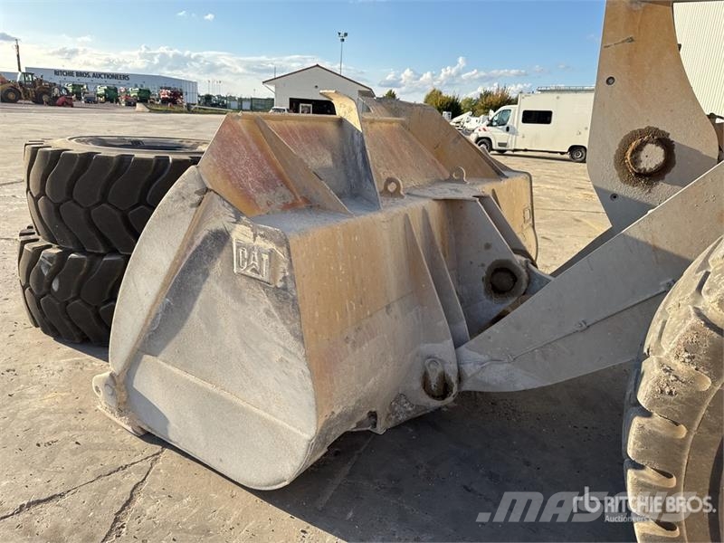 CAT 962M Kolesni nakladalci