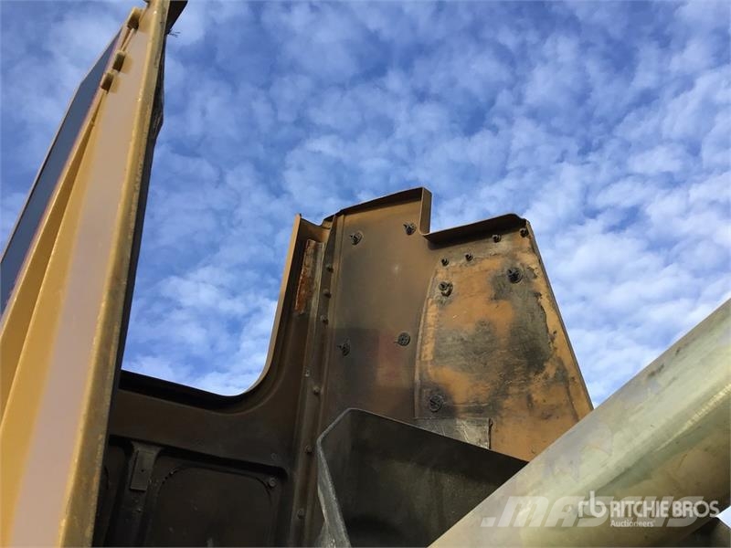 CAT 966G 輪胎式裝載機