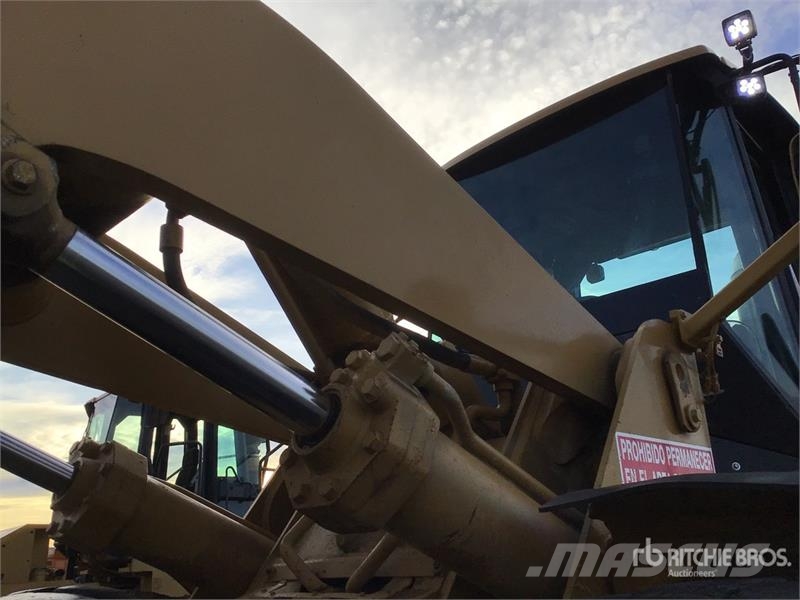 CAT 966G 輪胎式裝載機