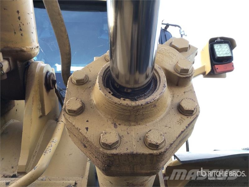 CAT 966G 輪胎式裝載機