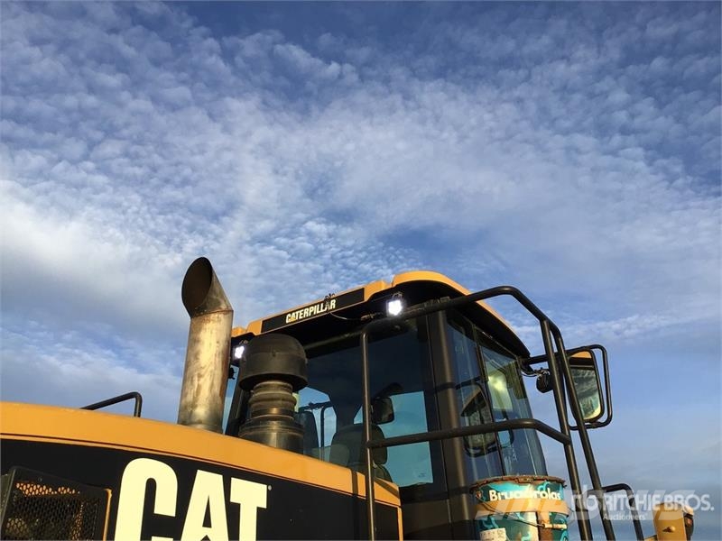 CAT 966G 輪胎式裝載機