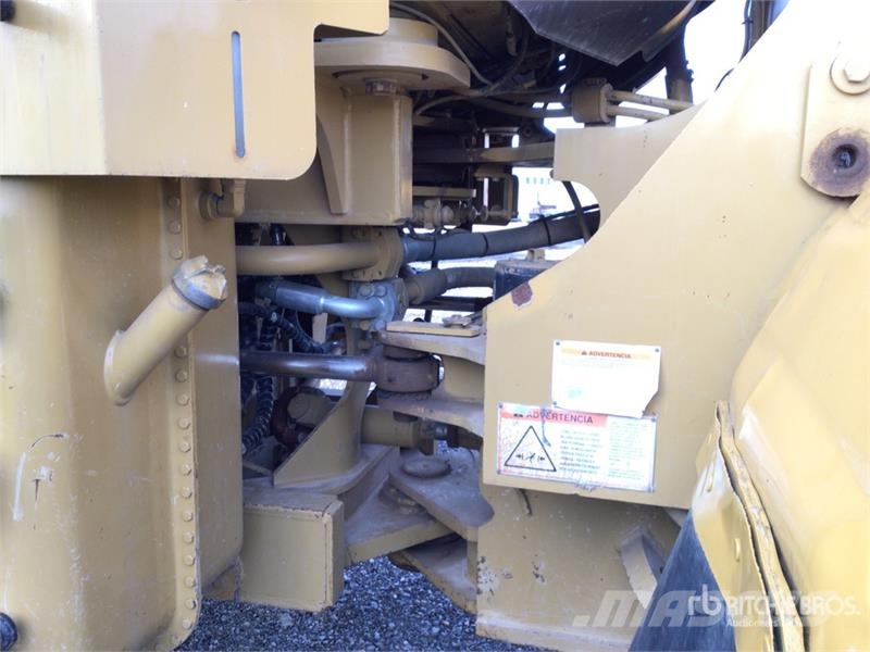 CAT 966G 輪胎式裝載機