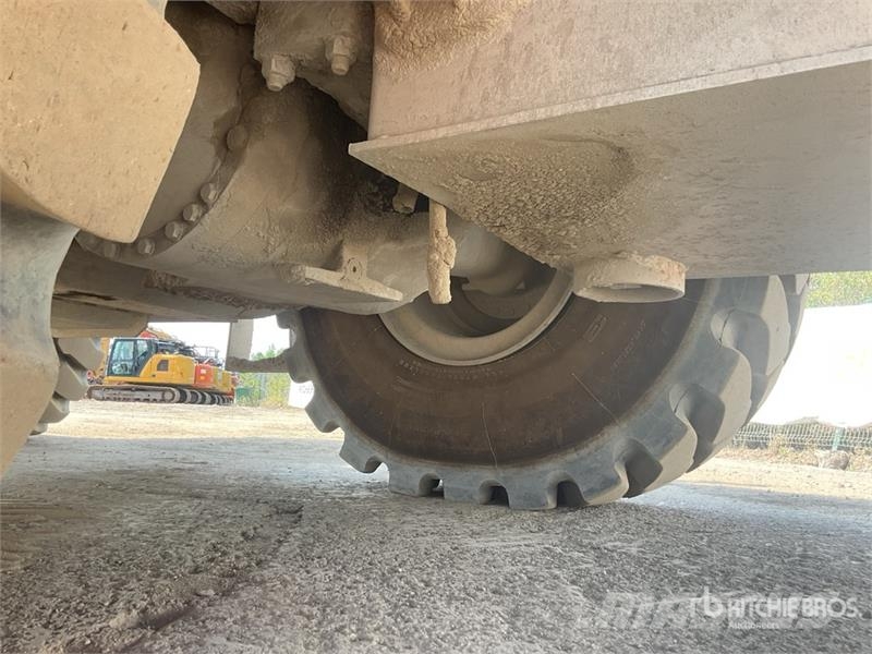 CAT 966H High Lift Wheel Loader Gumikerekes homlokrakodók