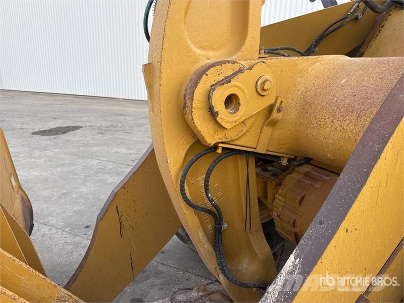 CAT 972M Chargeuse Sur Pneus Wheel Loader Kolesové nakladače