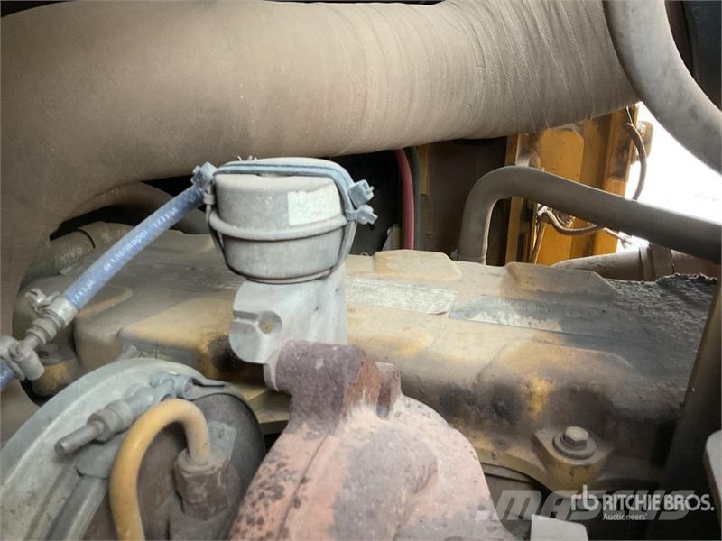 CAT 973D Гусеничные фронтальные погрузчики