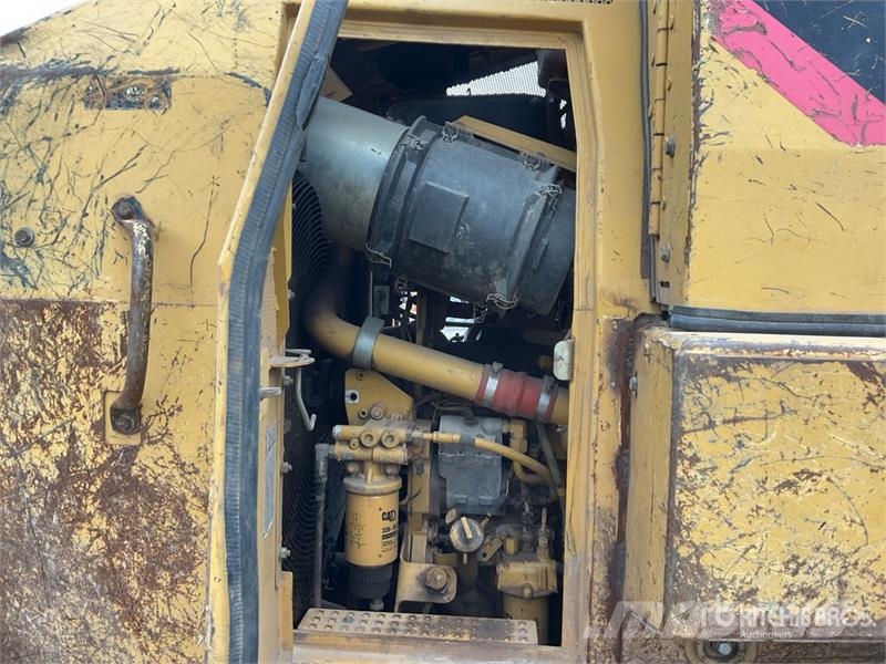 CAT 973D Гусеничные фронтальные погрузчики