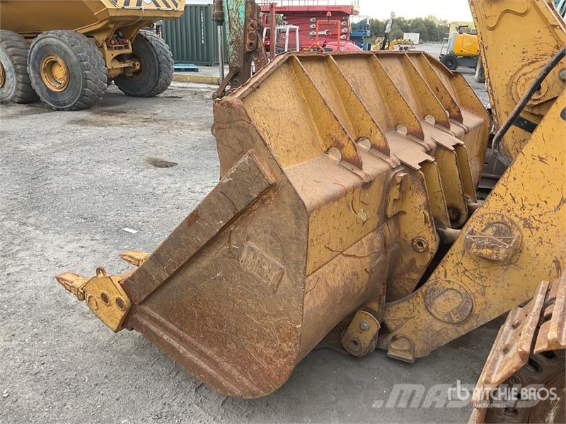 CAT 973D Гусеничные фронтальные погрузчики