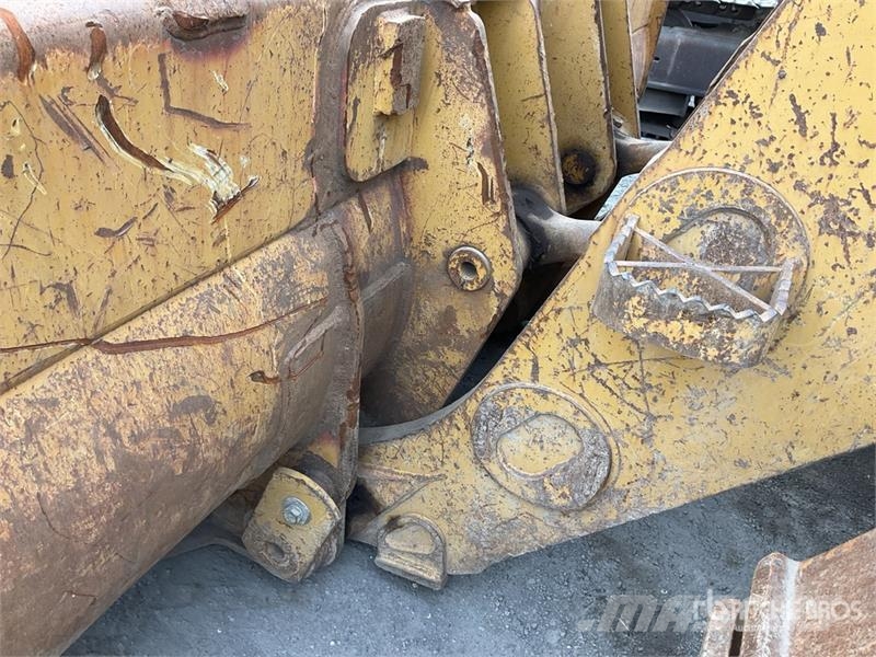 CAT 973D Гусеничные фронтальные погрузчики