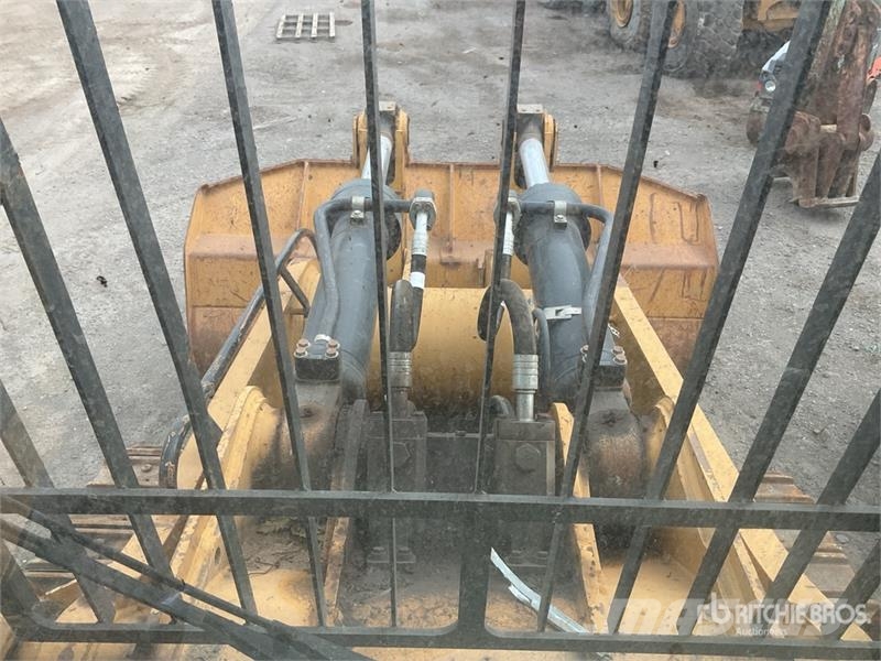 CAT 973D Гусеничные фронтальные погрузчики
