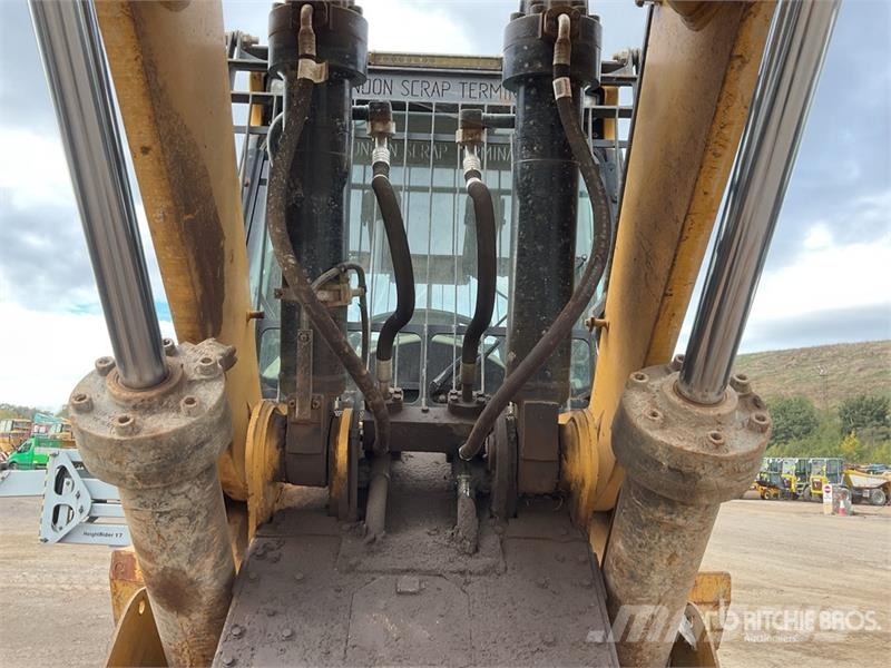CAT 973D Гусеничные фронтальные погрузчики