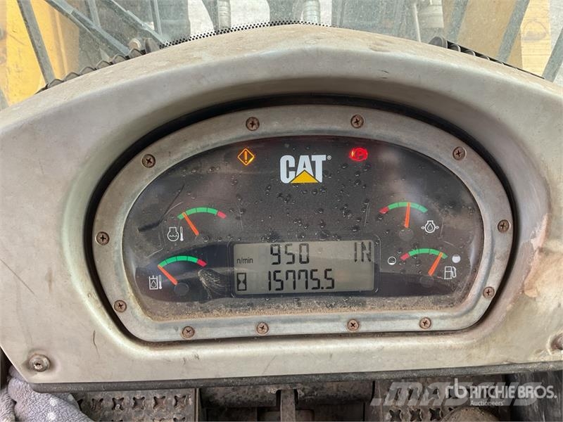 CAT 973D Гусеничные фронтальные погрузчики