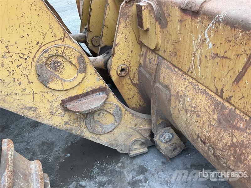 CAT 973D Гусеничные фронтальные погрузчики