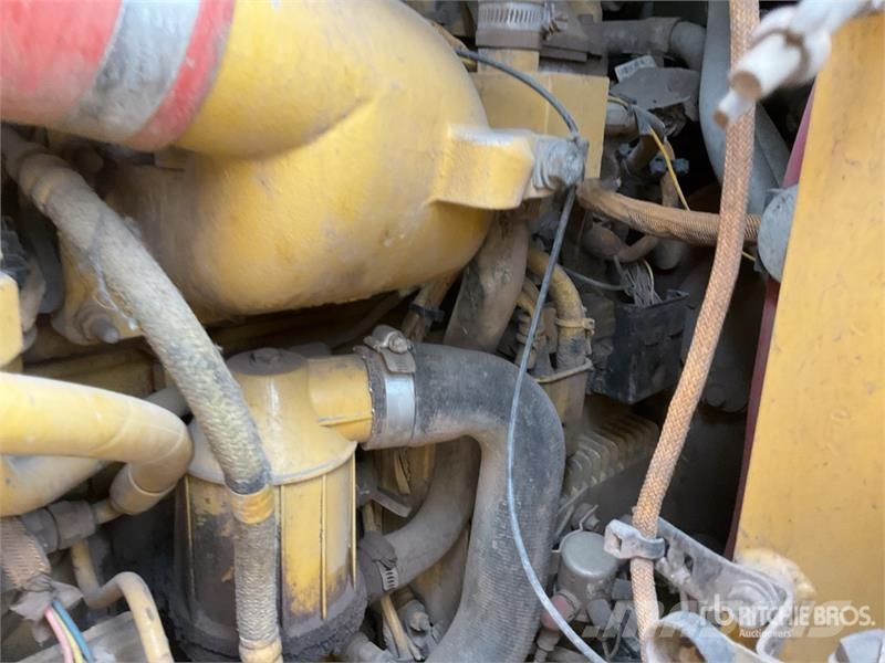 CAT 973D Гусеничные фронтальные погрузчики