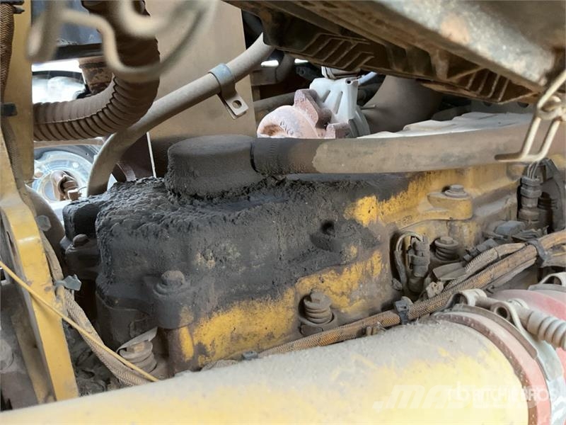 CAT 973D Гусеничные фронтальные погрузчики