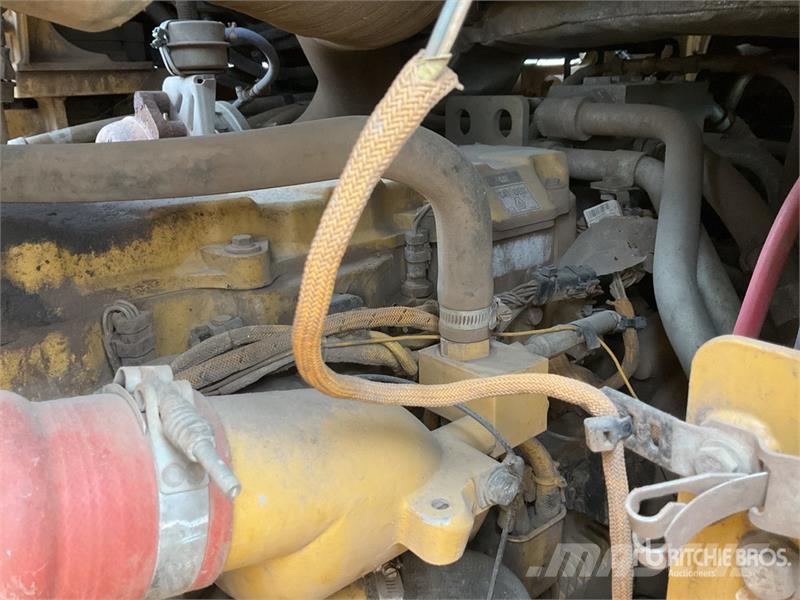 CAT 973D Гусеничные фронтальные погрузчики