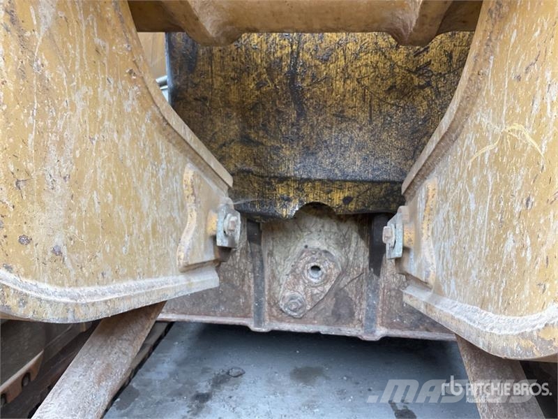 CAT 973D Гусеничные фронтальные погрузчики