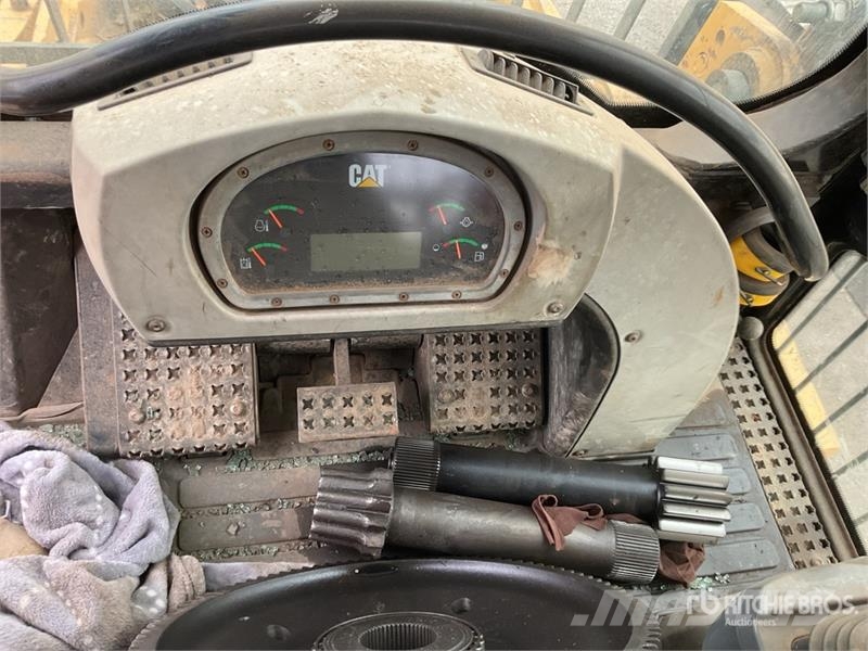 CAT 973D Гусеничные фронтальные погрузчики