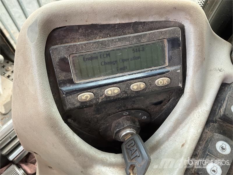 CAT 973D Гусеничные фронтальные погрузчики