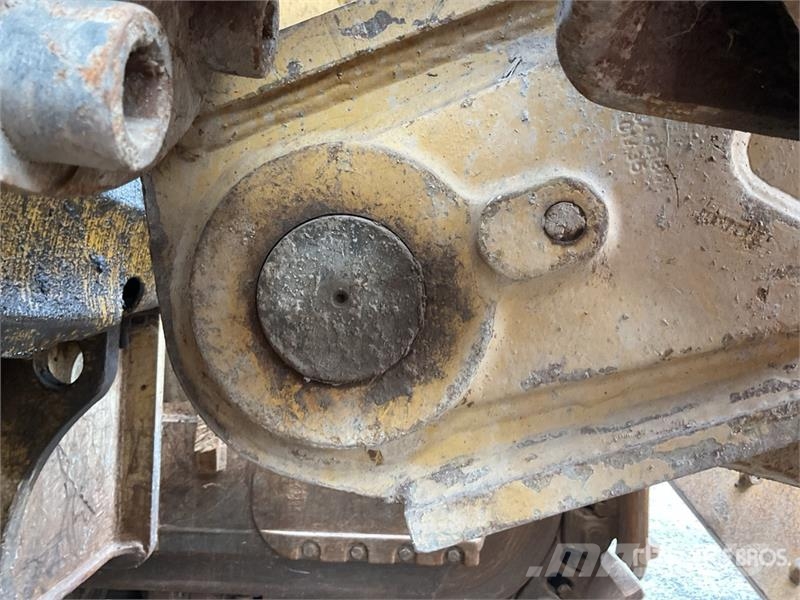 CAT 973D Гусеничные фронтальные погрузчики