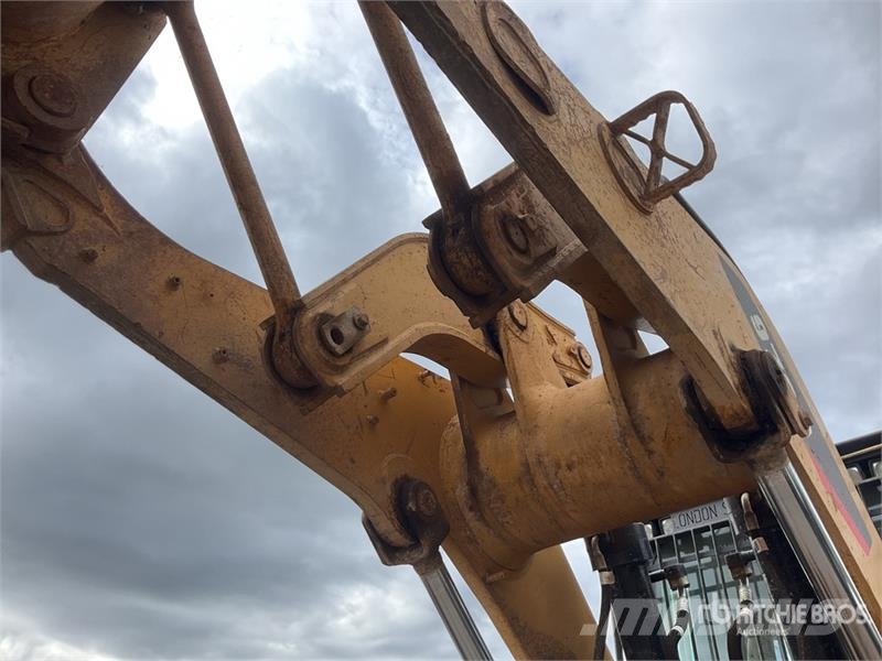 CAT 973D Гусеничные фронтальные погрузчики