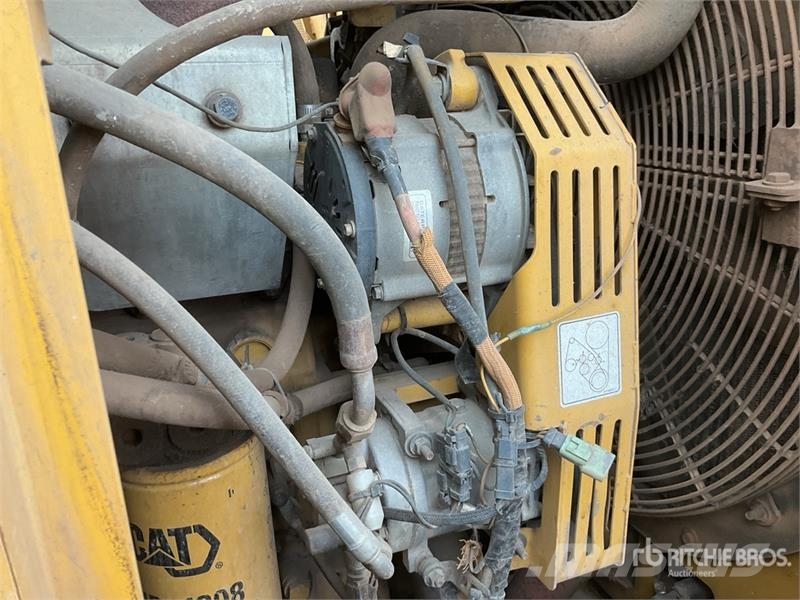 CAT 973D Гусеничные фронтальные погрузчики