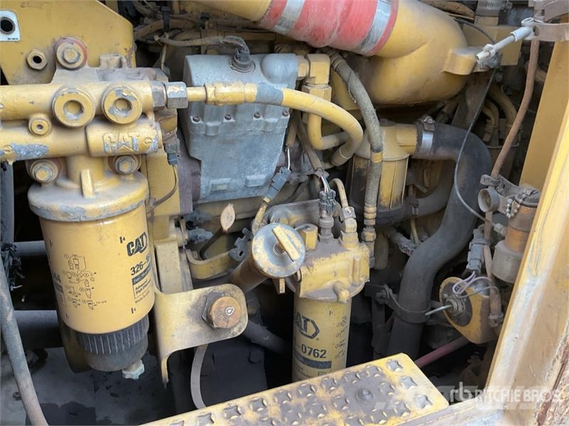 CAT 973D Гусеничные фронтальные погрузчики