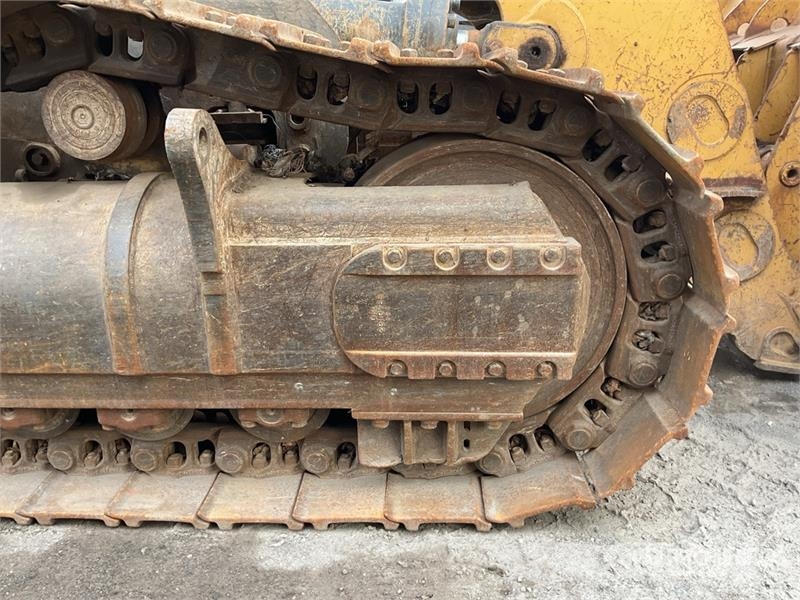 CAT 973D Гусеничные фронтальные погрузчики
