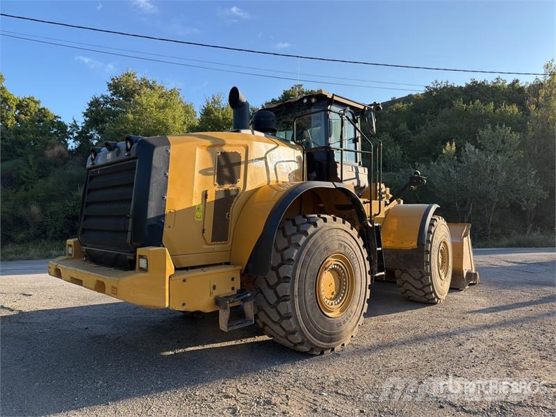 CAT 980M لوادر بعجل