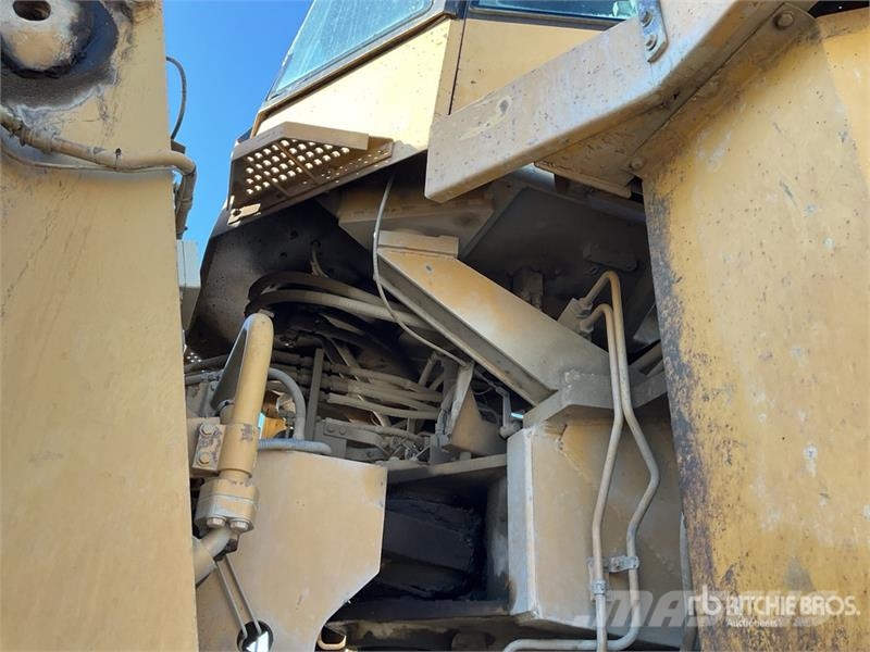 CAT 990 Series II Utovarivači na kotačima