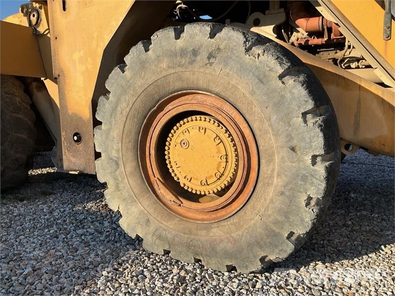 CAT 990 Series II Utovarivači na kotačima