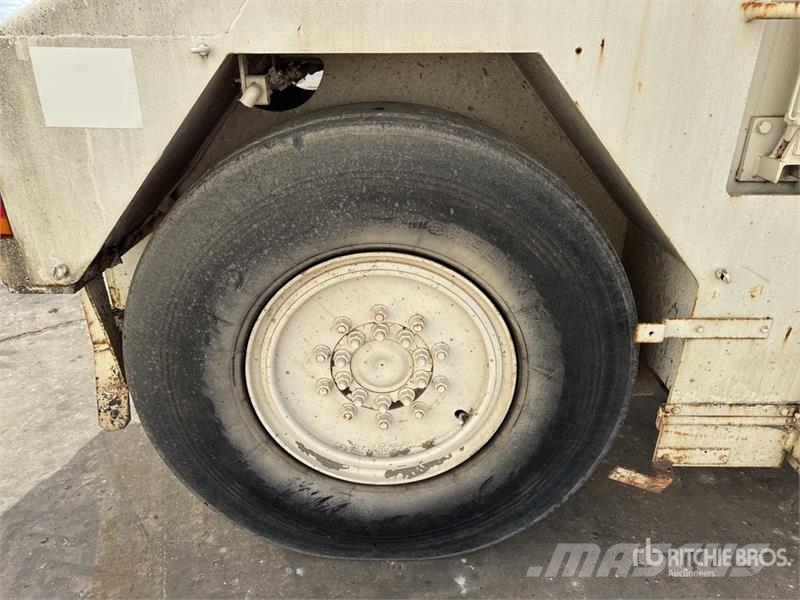 CAT CB535B Compacteur Vibrant Combination Roller Kombivältar