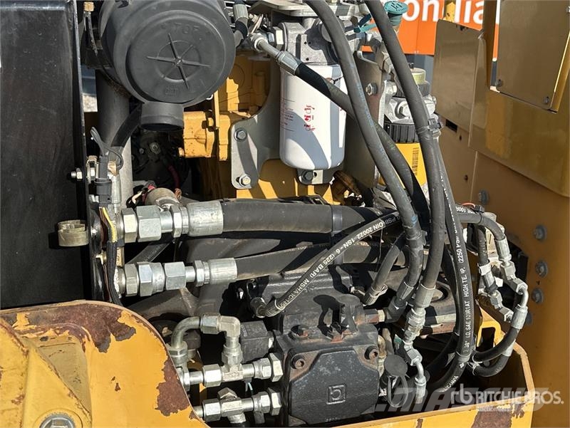 CAT CC24 Compacteur Monocylindre Smooth Drum Compactor Single drum rollers