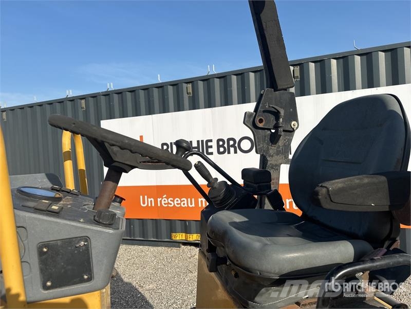 CAT CC24 Compacteur Monocylindre Smooth Drum Compactor Single drum rollers