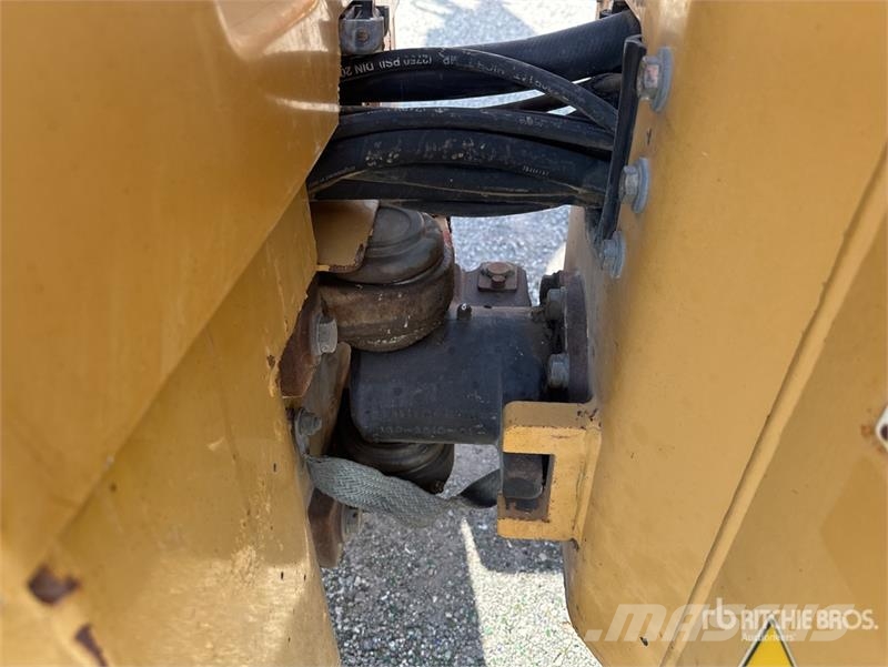 CAT CC24 Compacteur Monocylindre Smooth Drum Compactor Single drum rollers